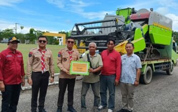 Target Percepatan Realisasi Swasembada Pangan Nasional, Bupati Irham Serahkan 4 Unit Combine Halvester dan Alsintan ke Brigade Pangan Konawe Selatan