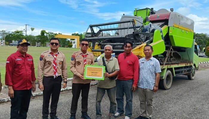 Target Percepatan Realisasi Swasembada Pangan Nasional, Bupati Irham Serahkan 4 Unit Combine Halvester dan Alsintan ke Brigade Pangan Konawe Selatan