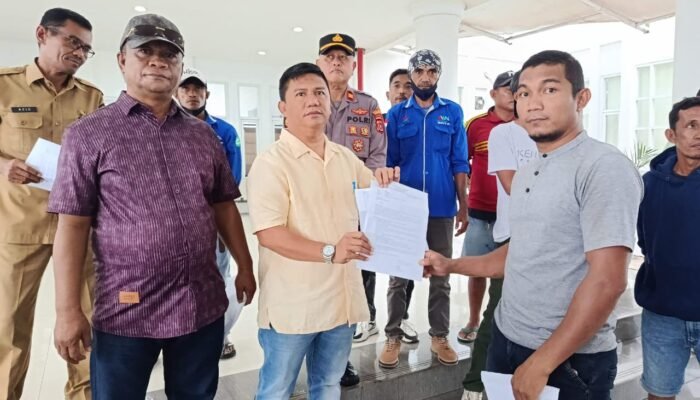 Barisan Buruh Sambangi Kantor DPRD Kota Kendari, Suarakan Hak Buruh di Dewan