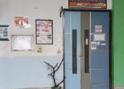 Ironis, Keluarga Pasien di RSUD Muna Barat Ambil Sendiri Obat di Instalasi Farmasi Karena Petugas Tak Datang