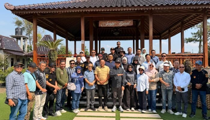 Pemda Konsel Gelar Studi Tiru Perkebunan Alpukat dan Tabulampot di Kediri