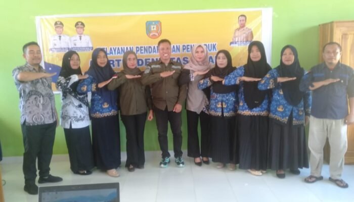 Disdukcapil Konsel Adakan Pelayanan Adminduk di Kecamatan, Target Nasional Diproyeksi Tercapai