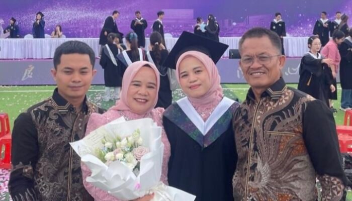 Mahasiswi Asal Konsel Dinobatkan Wisudawan Terbaik Kedokteran di China
