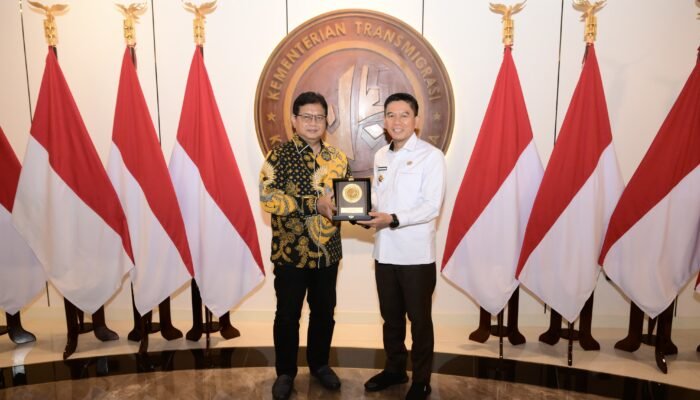 Bupati Irham Kalenggo dan Kementerian Transmigrasi Bahas Percepatan Pembangunan Sarana Transmigrasi