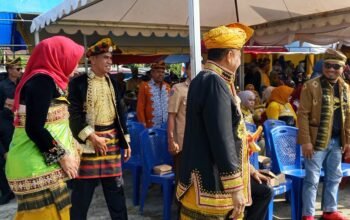 LM Rajiun Tumada Bupati Pertama Muna Barat Hadiri Upacara Peringatan HUT ke-12 Liwu Mokesa