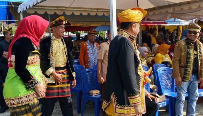 LM Rajiun Tumada Bupati Pertama Muna Barat Hadiri Upacara Peringatan HUT ke-12 Liwu Mokesa