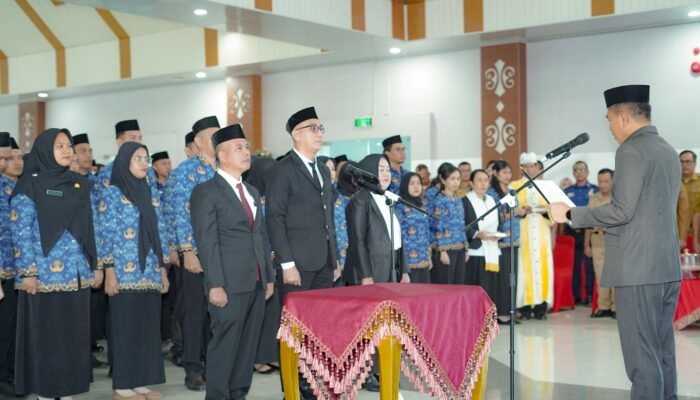 Lantik Pejabat Administrator dan Fungsional, Bupati Irham Kalenggo Tegaskan ASN Tunjukan Kinerja Bukan “Cari Muka”