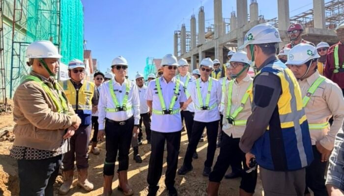 Gubernur ASR dan Bupati Irham Sambut Kunjungan Kerja Menteri Dikti Sainstek di SMA Garuda Konda