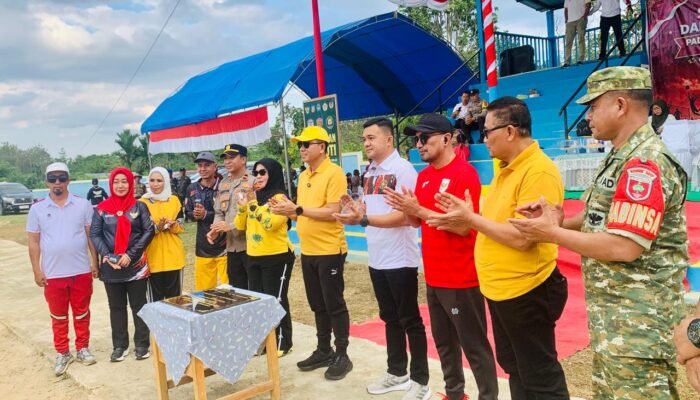 Buka Porseni Kecamatan Wolasi, Bupati Irham Kalenggo Gelorakan Sportivitas dan Mutu Pendidikan