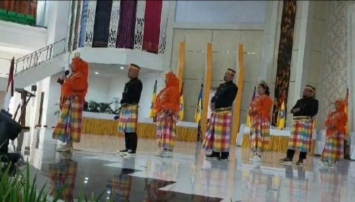 Lagu Berjudul “Kopi Dangdut” Dibawakan Fakultas Perikanan Memukau Penonton di Acara Dies Natalis ke-45 UHO