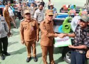 Atasi Ancaman Kekeringan, Bupati Irham Kalenggo Salurkan 70 Unit Pompa Air ke Kelompok Tani