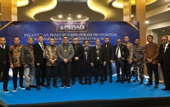 Lantik 120 Pengurus PERADI Profesional Sultra, Harris Arthur Hedar Tegaskan Hukum tak Boleh Takuti Rakyat
