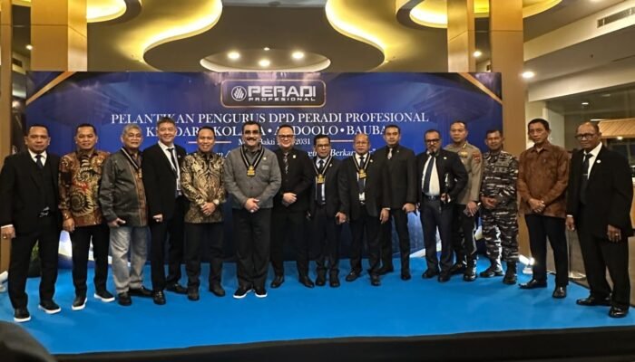 Lantik 120 Pengurus PERADI Profesional Sultra, Harris Arthur Hedar Tegaskan Hukum tak Boleh Takuti Rakyat