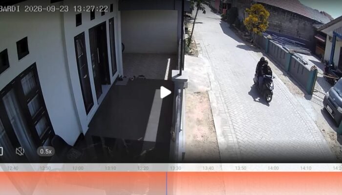 CCTV Rekam Dua Pria Gasak Motor Yamaha NMAX di BTN Latjinta Kendari