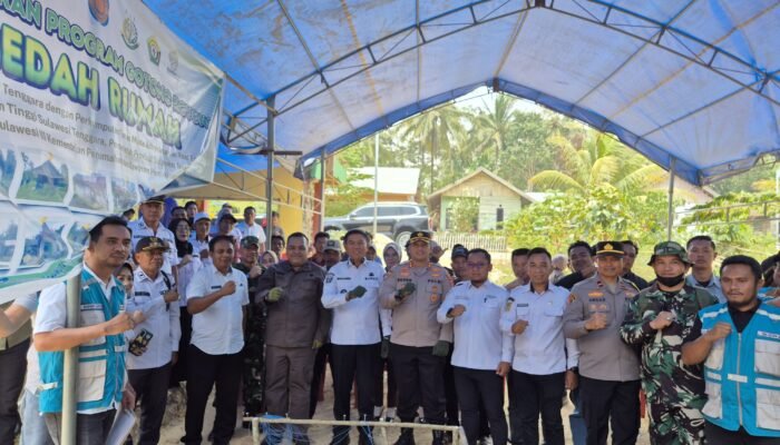 Kejaksaan Negeri Konawe Selatan Luncurkan Program Gotong Royong Bedah Rumah Serentak dan Penyerahan Sertifikat