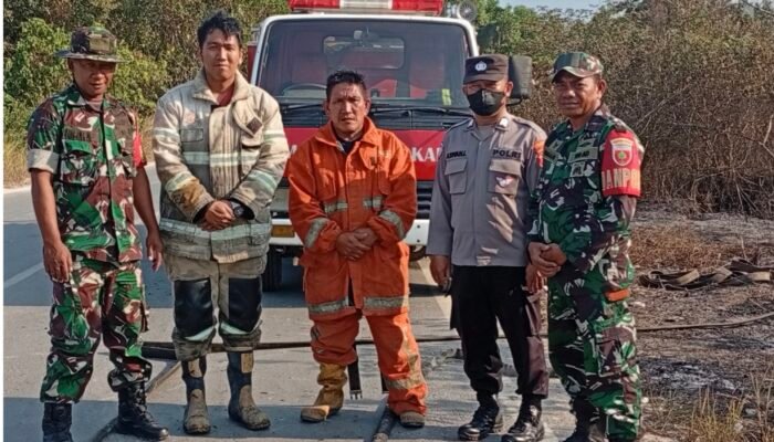 Karhutla Landa Konawe Selatan, Damkarmat Terus Siaga