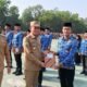 Irham Kalenggo Serahkan SK Perpanjangan PPPK dan SK PNS Purnapraja IPDN