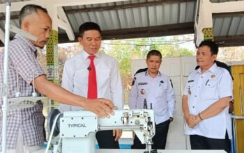 Bupati Irham Kalenggo Salurkan Bantuan Sarana dan Prasarana UMKM Pelaku Usaha di Konsel