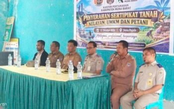 BPN Muna Barat Serahkan Sertipikat Tanah Masyarakat Pesisir Pajala